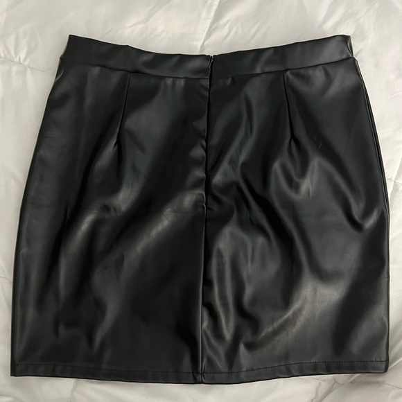 Dresses & Skirts - NWOT Faux Leather Mini Skirt